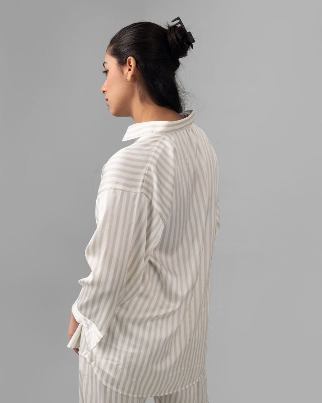 White shamooze shirt styled look - ELYRA